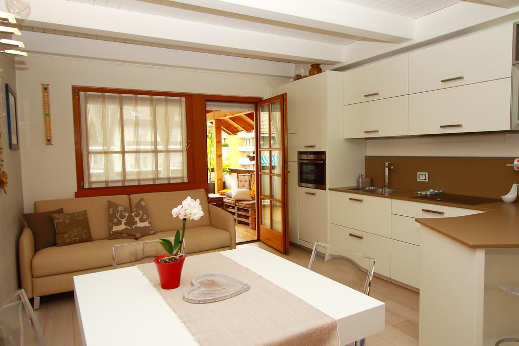 Home White Laives Exterior photo