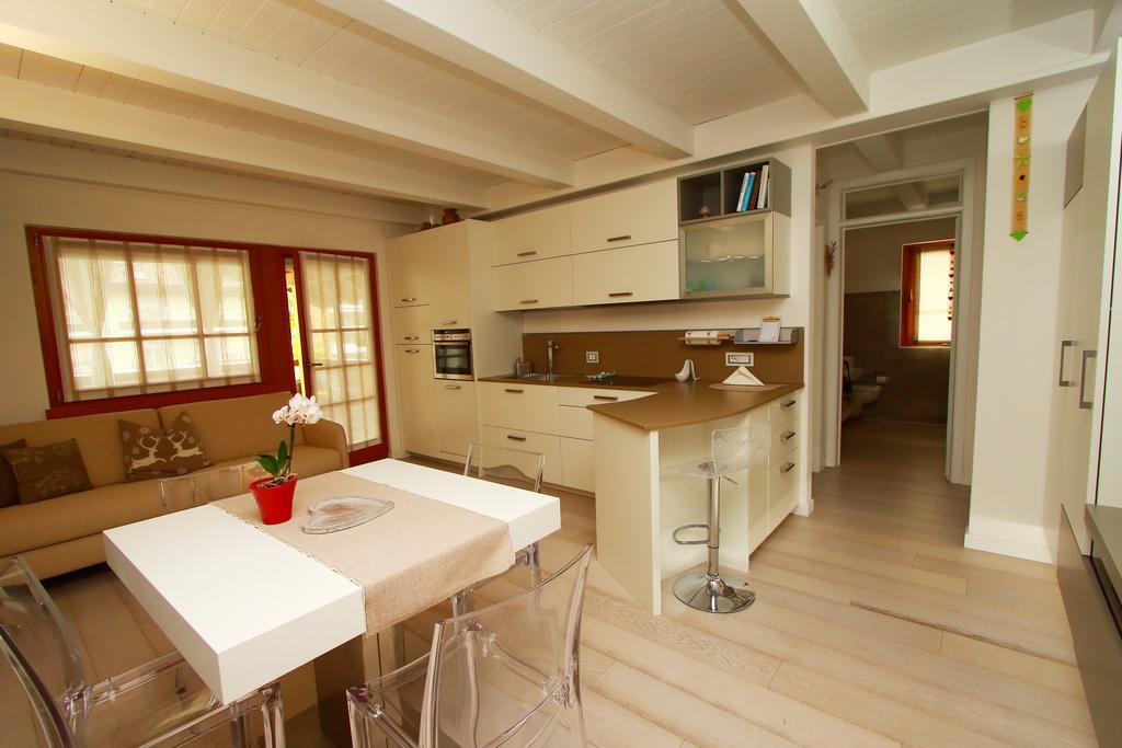 Home White Laives Exterior photo